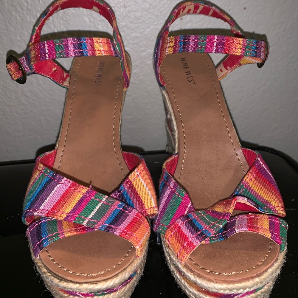 Multicolored wedges